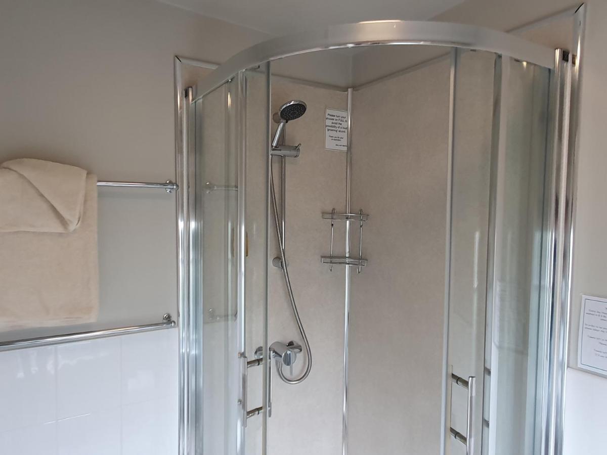 Swiss House B&B Каслтон Екстер'єр фото